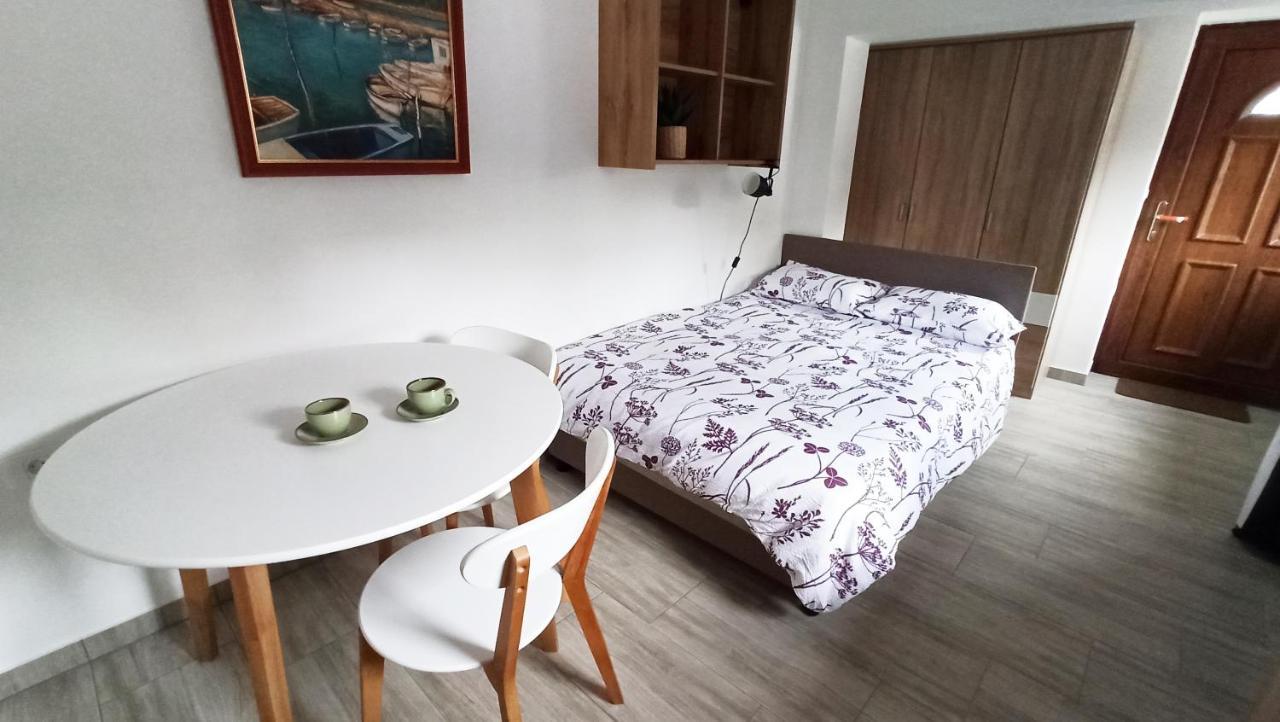 Ferienwohnung Apartma Montemoro Ankaran Exterior foto